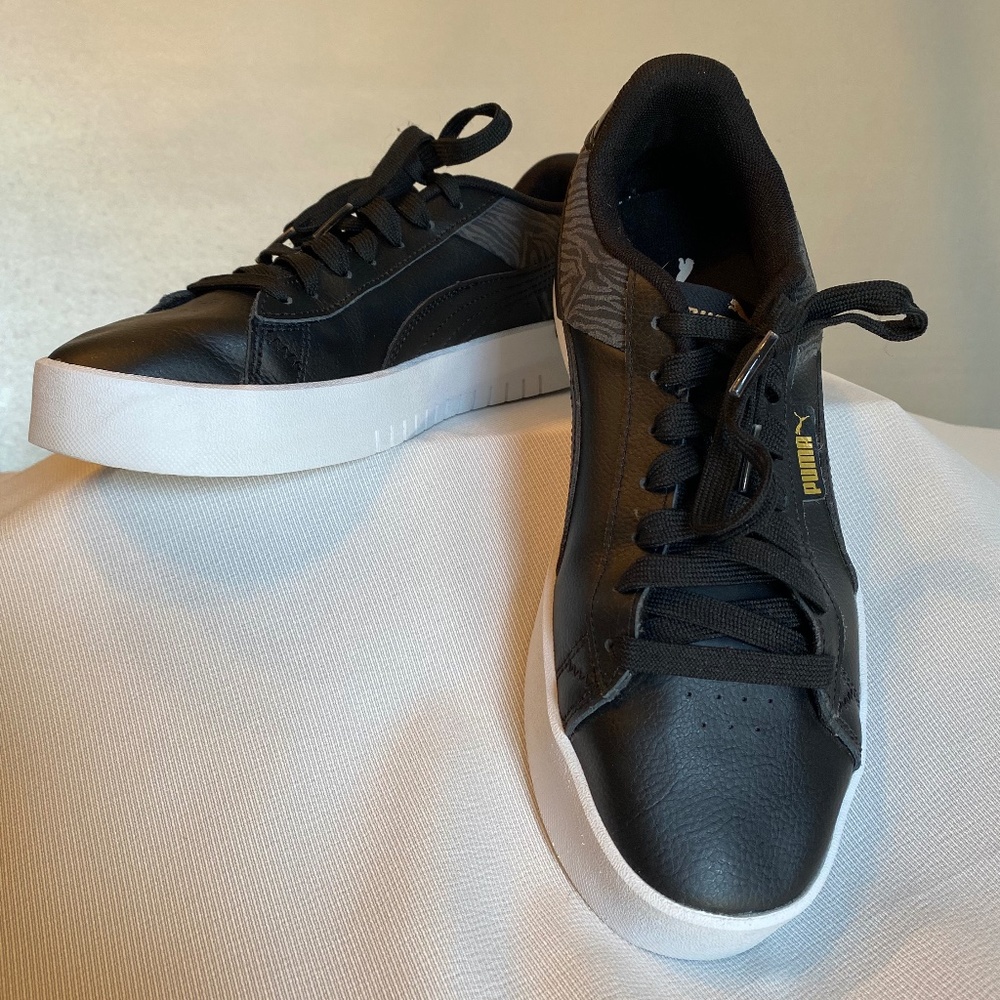 Women’s Puma size 9.5 sneakers